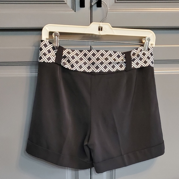 WHITE HOUSE BLACK MARKET  Size 2 Shorts w Silk Sash⚜️🖤⚜️ - Picture 2 of 4